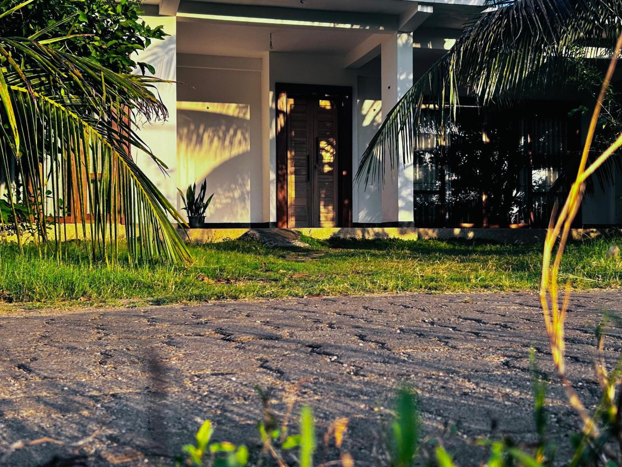 Windy Villa Полоннарува Экстерьер фото